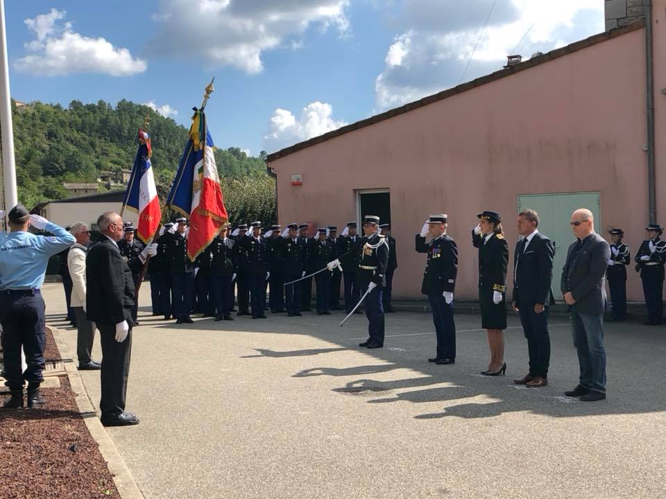 Prise de commandement de la compagnie de gendarmerie départementale de Largentière par le capitaine Derinck.