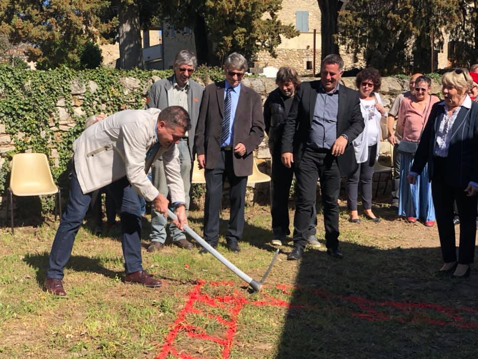 Premier coup de pioche du nouveau Musée Médiéval de Vagnas