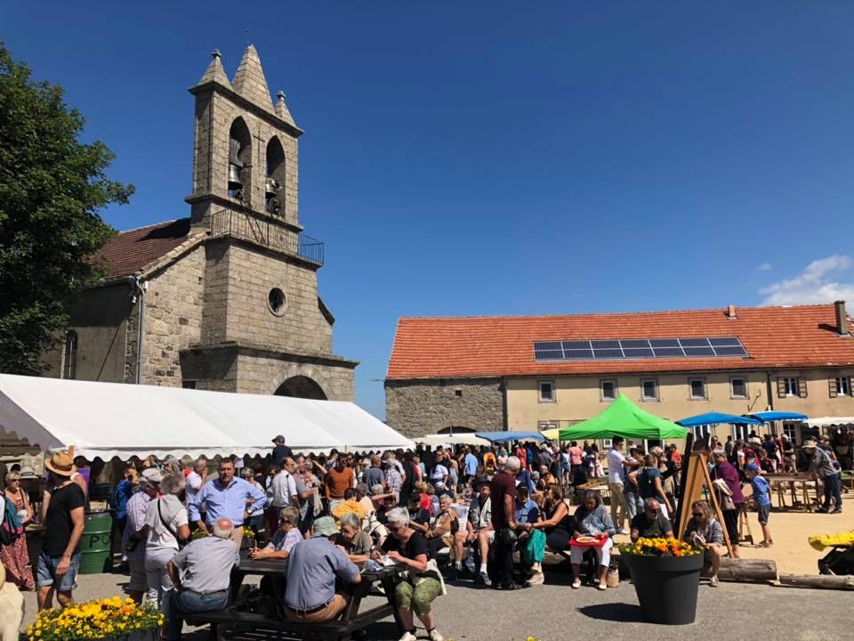 Sur la montagne ardéchoise pour le marché de la myrtille à Mézilhac