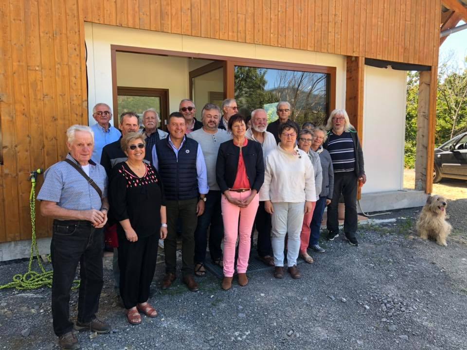 Echange avec les nobles membres de la confrérie de la châtaigne à Laboule, au coeur du Tanargue