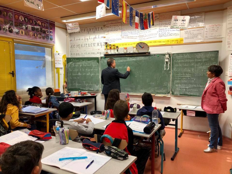 Passage au tableau devant les élèves de CM2 de l’école Beausoleil à Aubenas