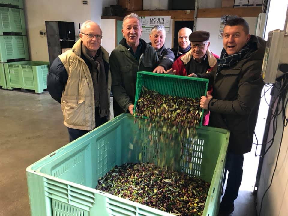 Aux Vans, pour la traditionnelle visite des moulins à huile de la circonscription