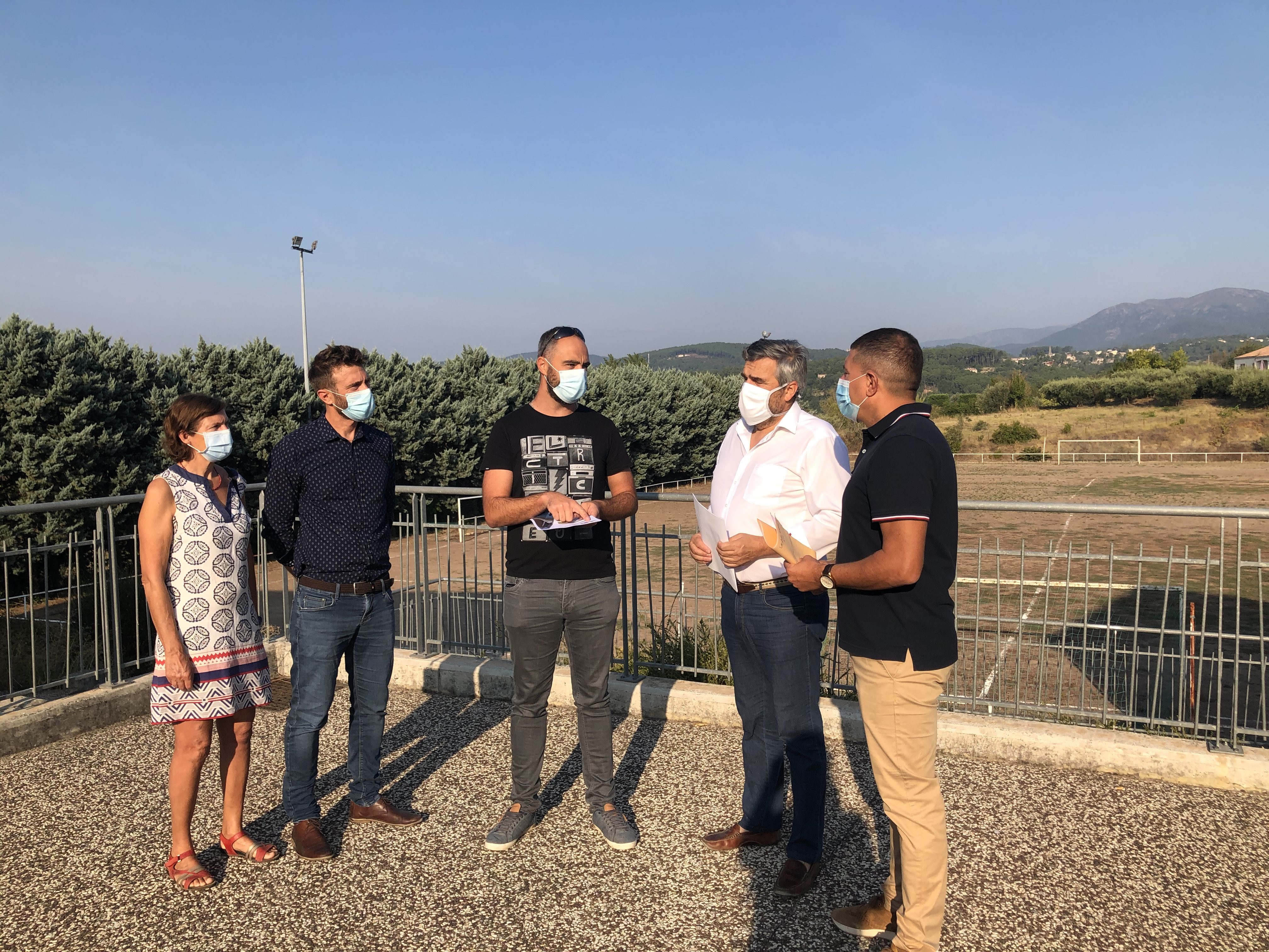 Réunion autour du projet de nouveau stade à Vinezac.