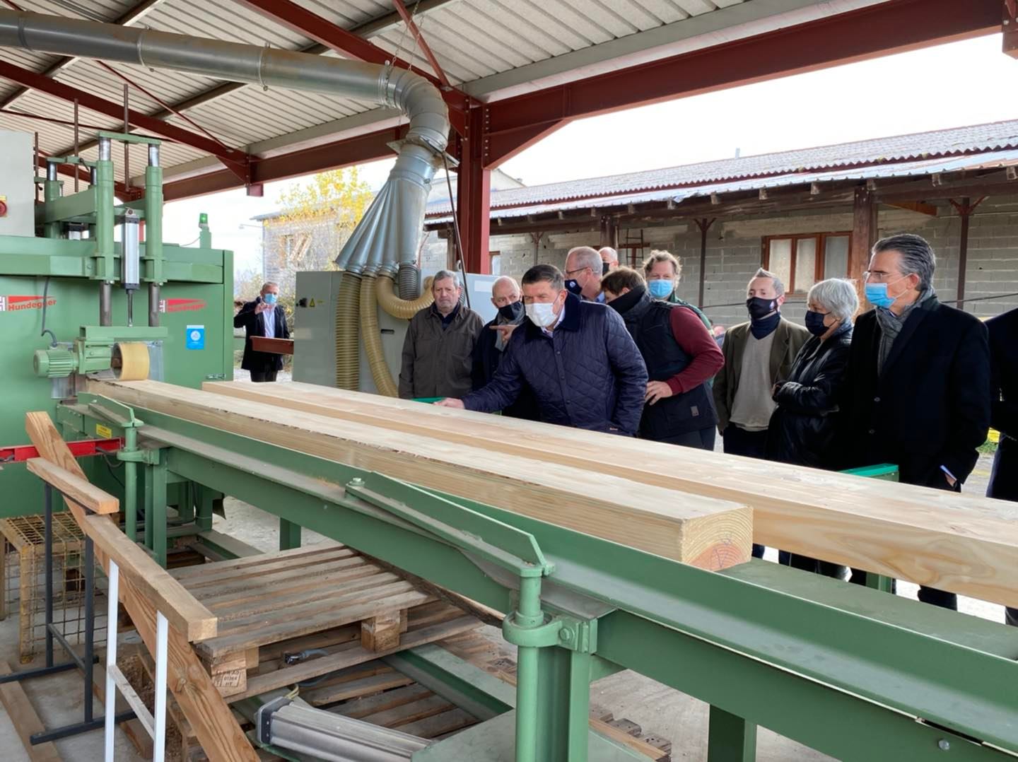 Inauguration de la nouvelle raboteuse de la scierie Charre à Lavilledieu.