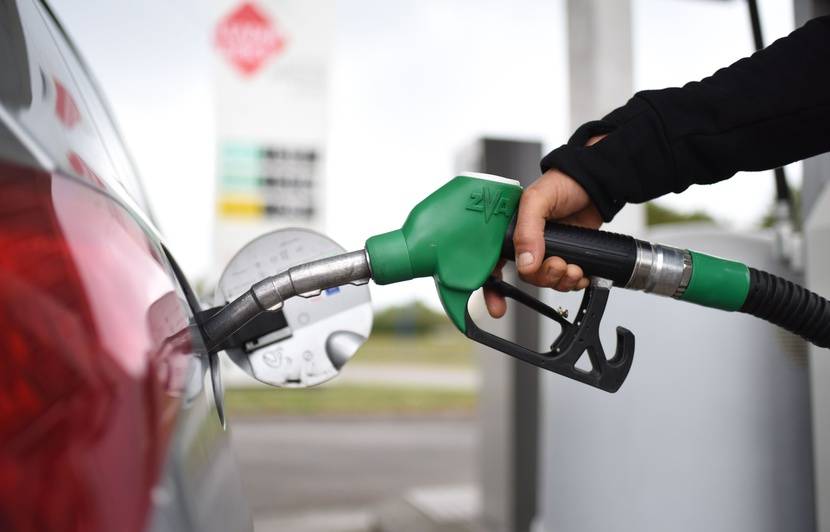 Le gouvernement s’enrichît grâce à la flambée des prix du carburant.