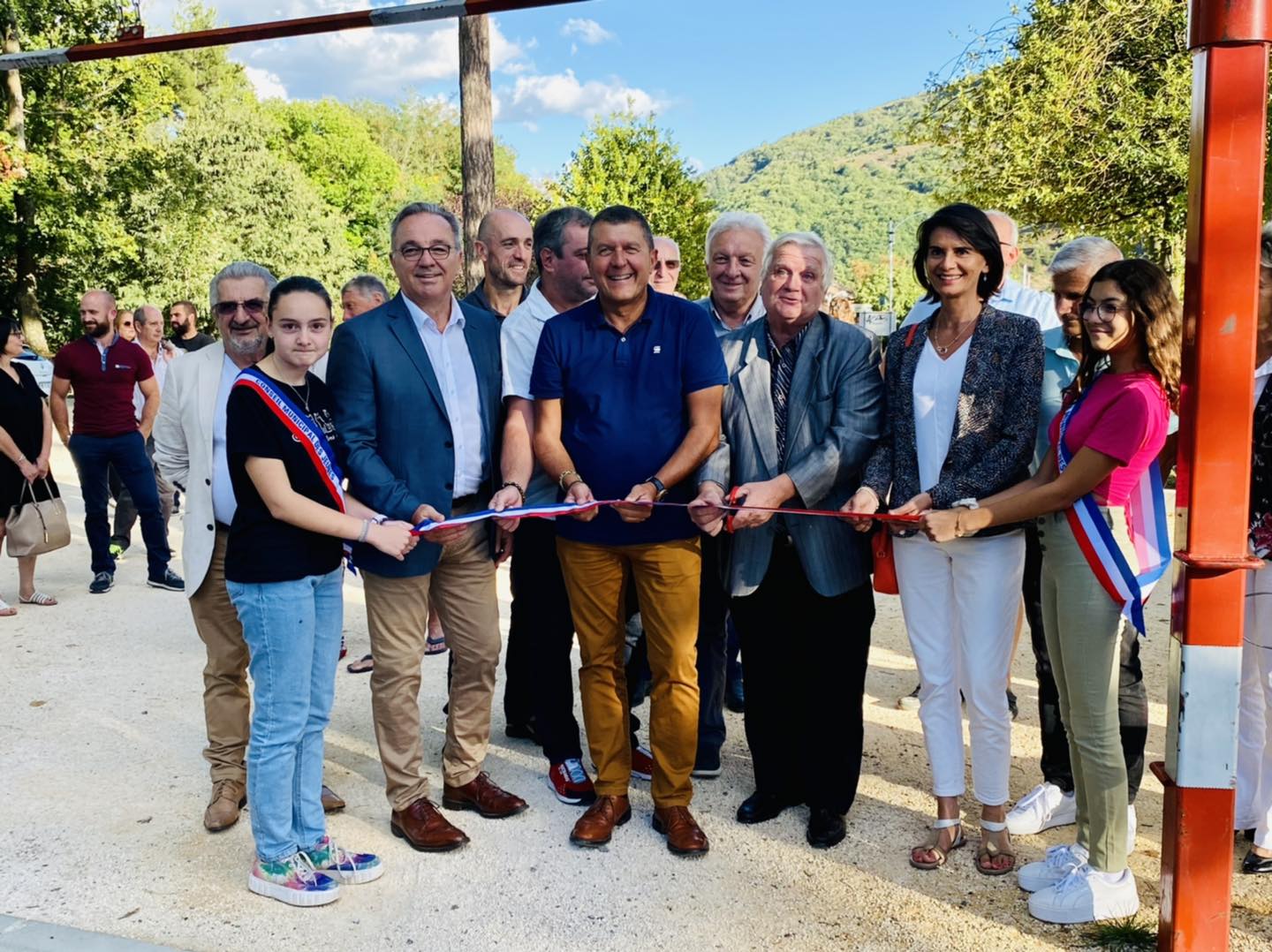 À Thueyts pour deux inaugurations sur les thèmes de la petite enfance et de la mobilité.