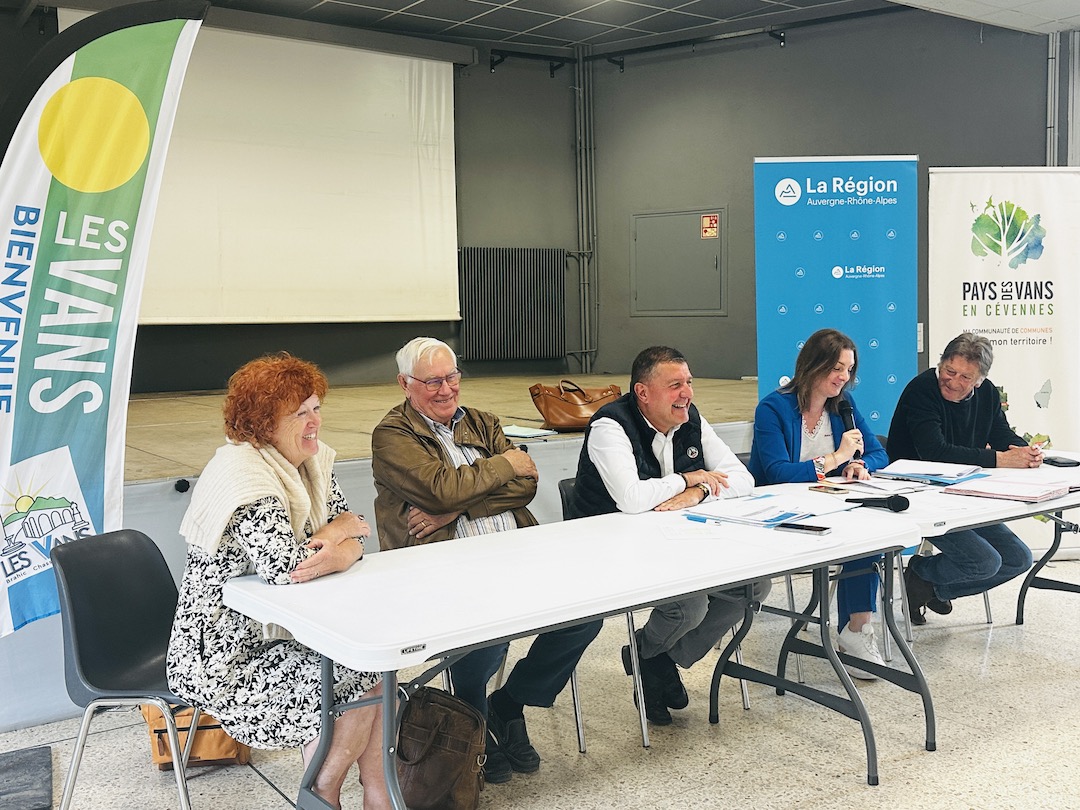 Pays des Vans en Cévennes : signature du contrat Région.