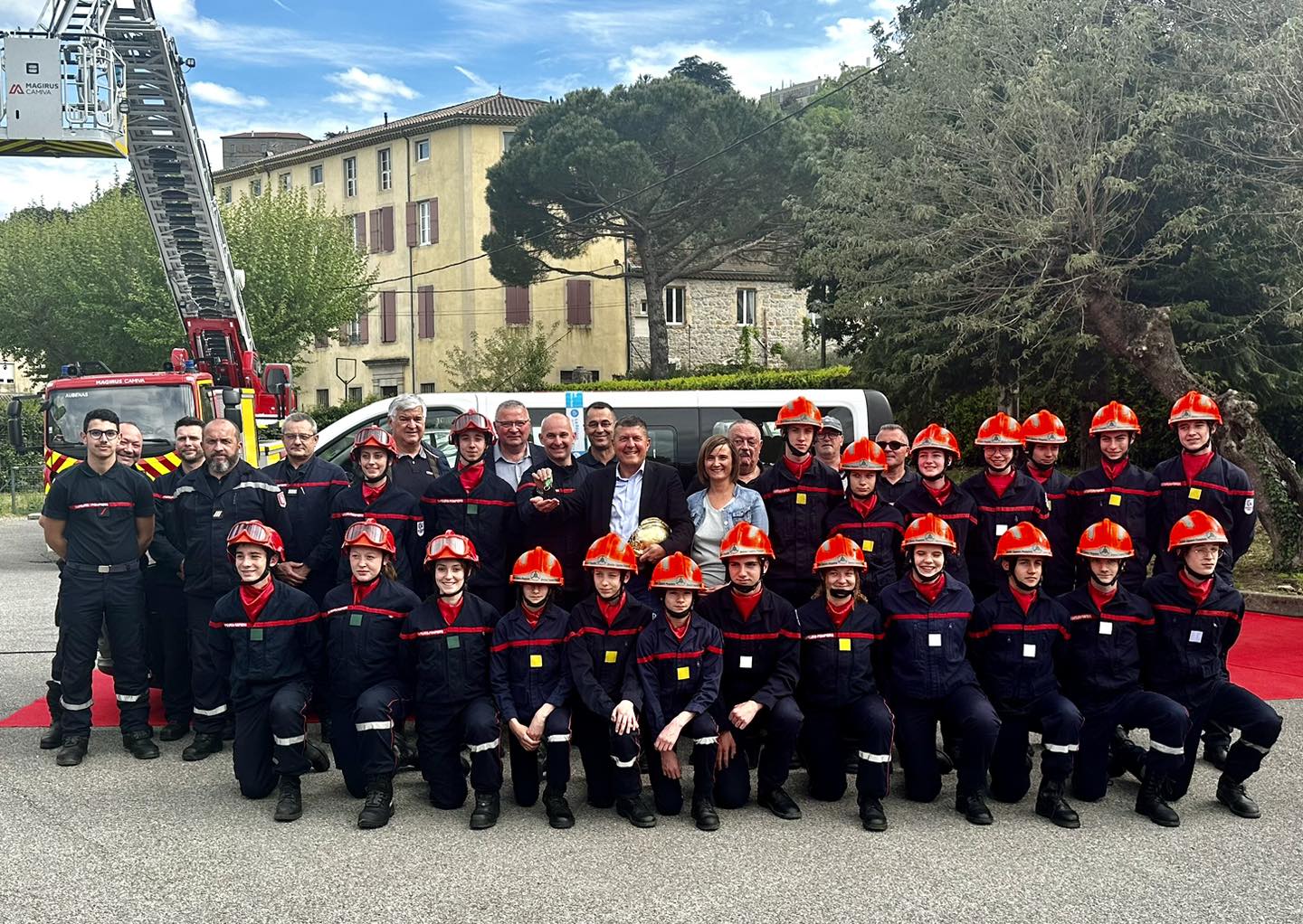 À Aubenas pour la remise des clés du minibus des jeunes sapeurs-pompiers (JSP) de l’Ardèche.