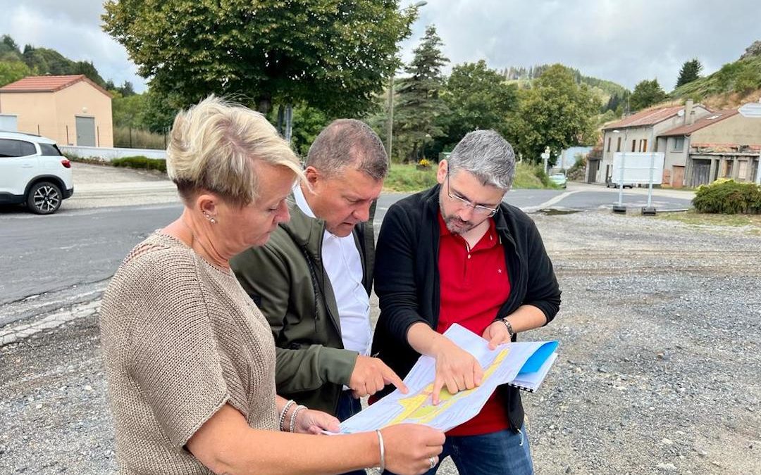 À Saint-Cirgues-en-Montagne pour visiter le chantier d’épicerie communale et travailler sur le projet de station-service