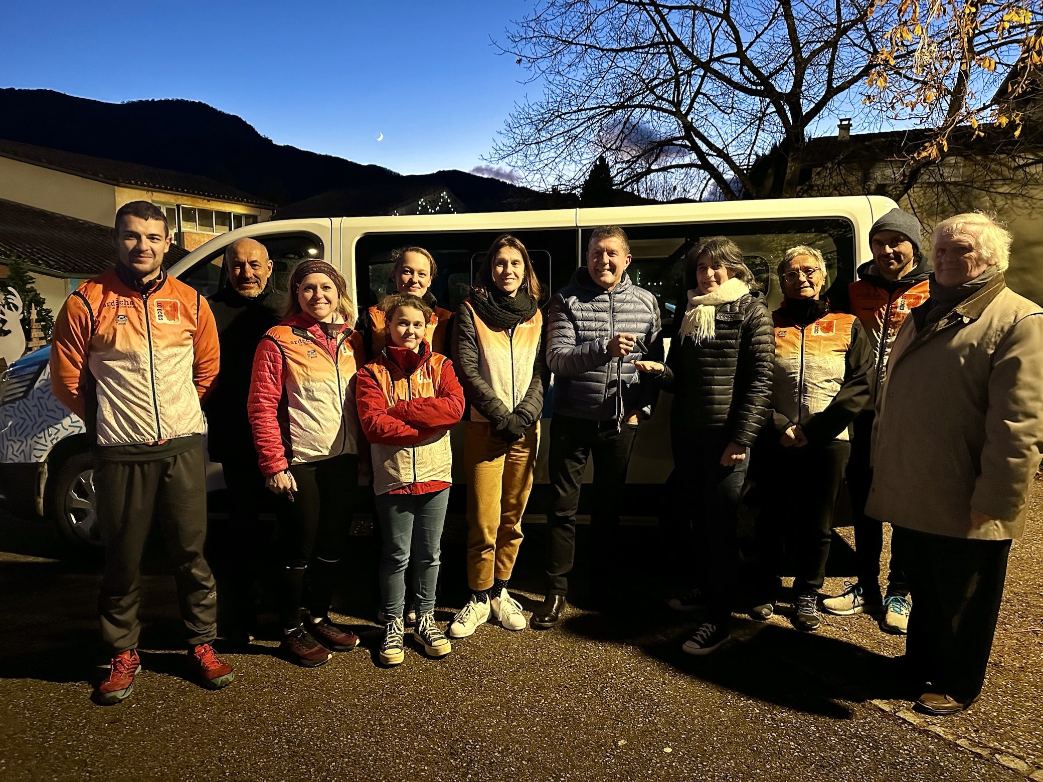 Remise des clés du minibus au Comité Départemental de Course d’Orientation de l’Ardèche