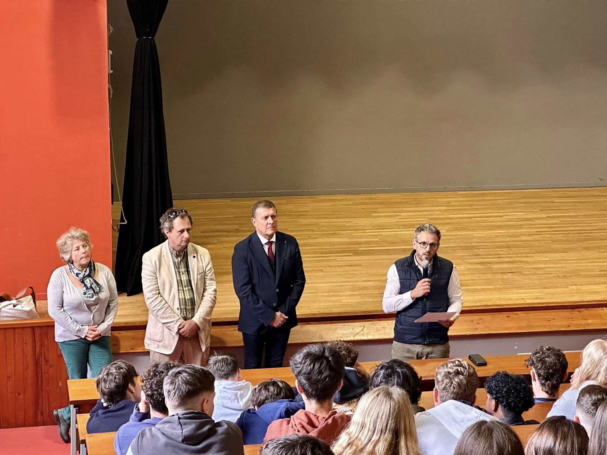 Hommage à Dominique Bernard et Samuel Paty