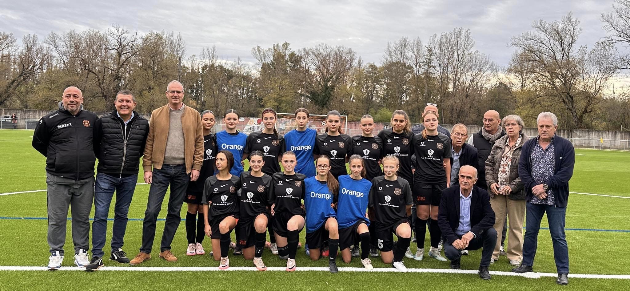 Inauguration du stade de Saint-Privat avec les bénévoles, les licenciés et les partenaires de l’Union Sportive Bas Vivarais