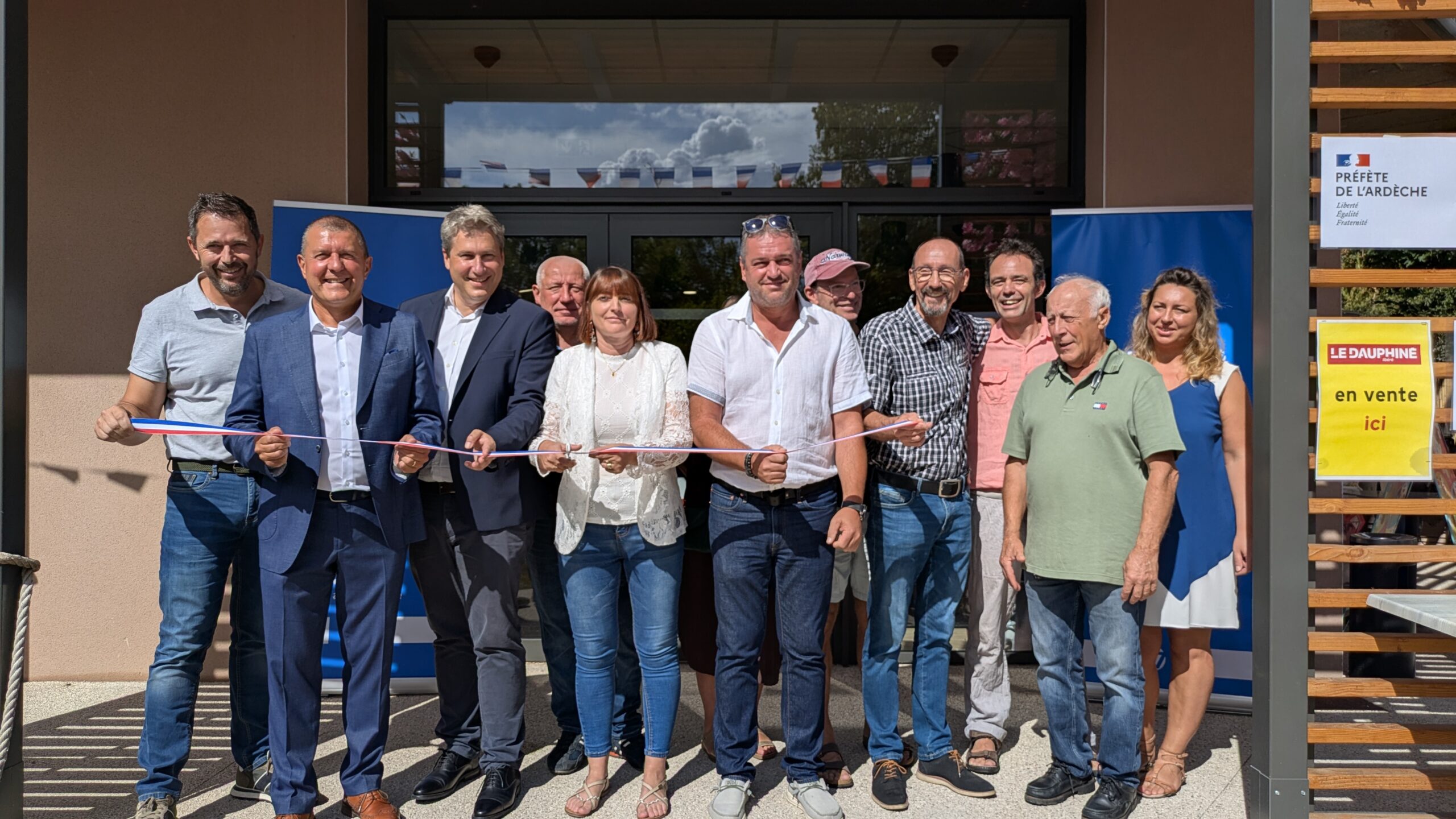 Inauguration du commerce multiservices Le Meyrassous