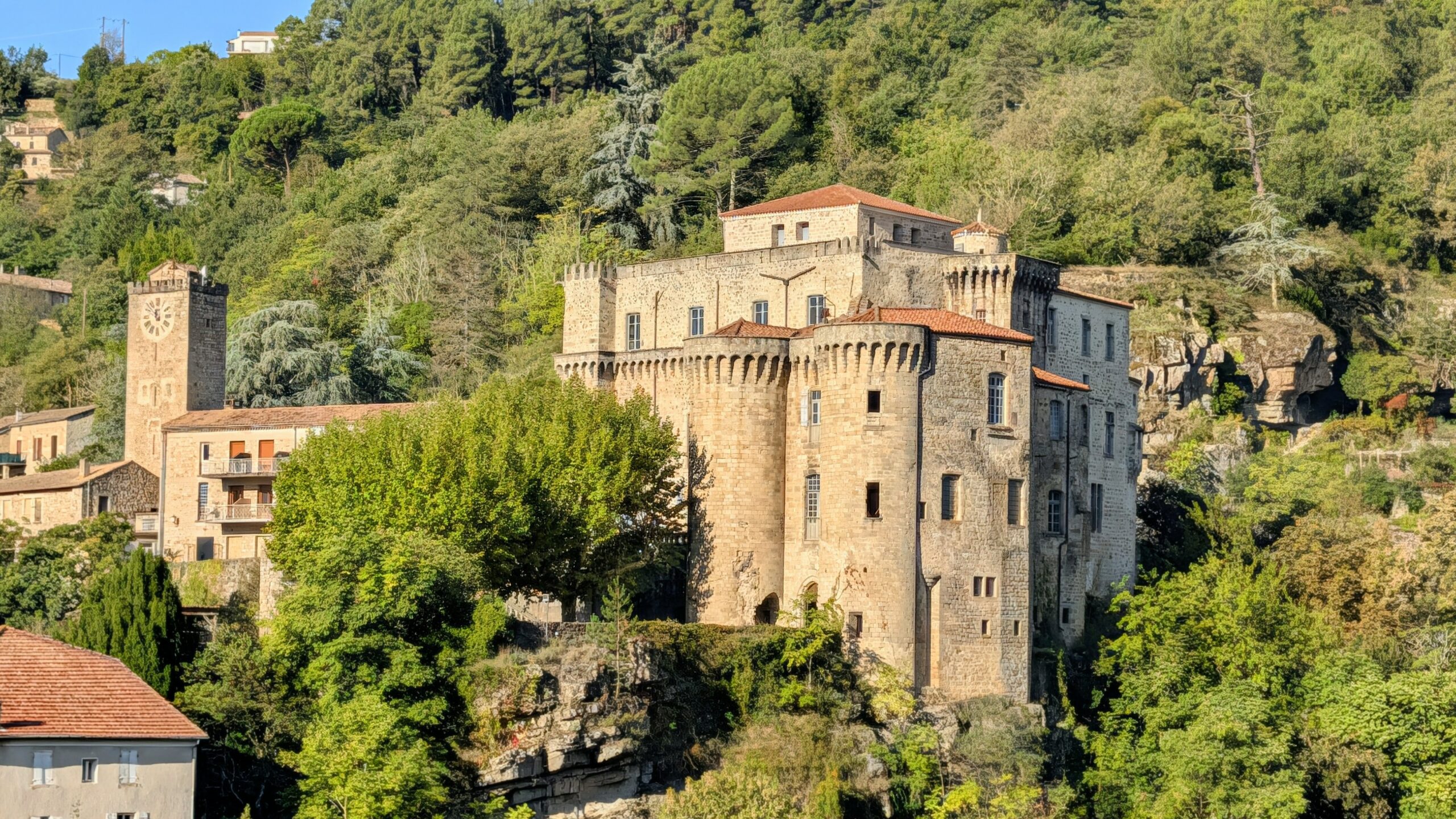 Visite du chantier du château de Largentière