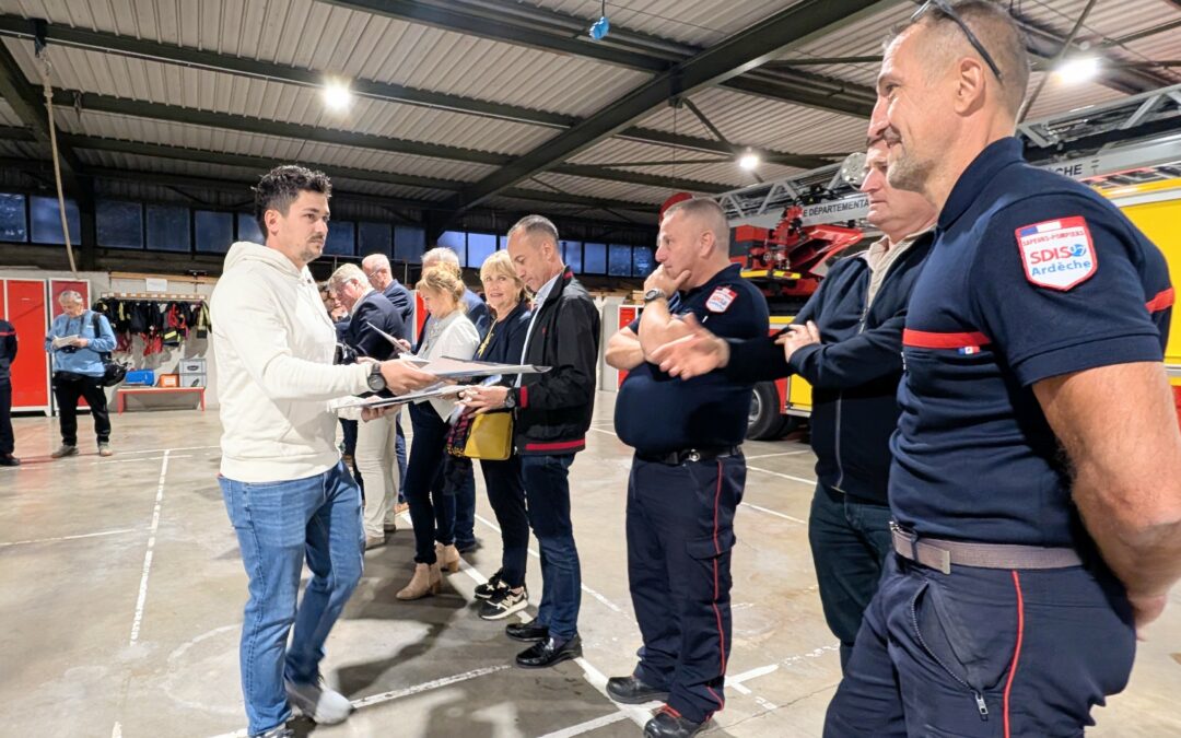 Remise du calendrier 2026 des pompiers du centre de secours d’Aubenas